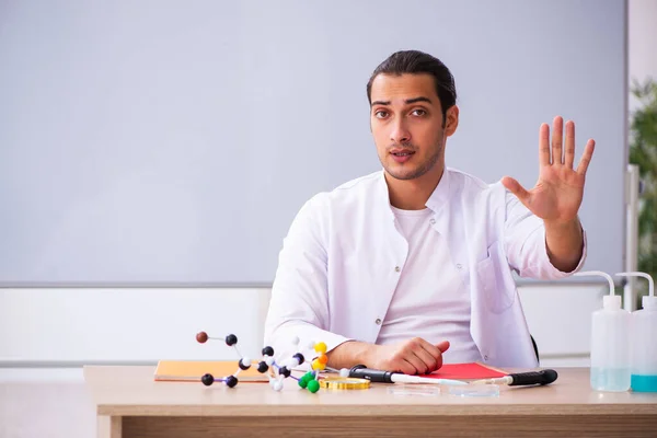 Young male chemistry teacher in the classroom — Stock Photo, Image