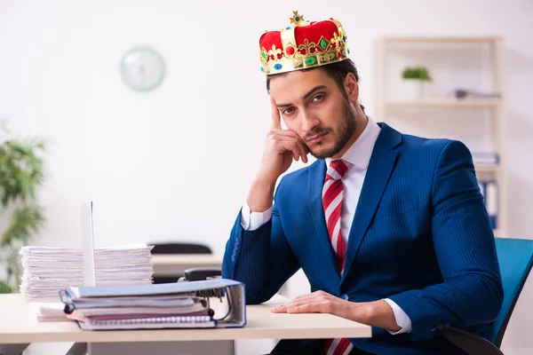 Young king businessman employee working in the office — Stock Photo, Image