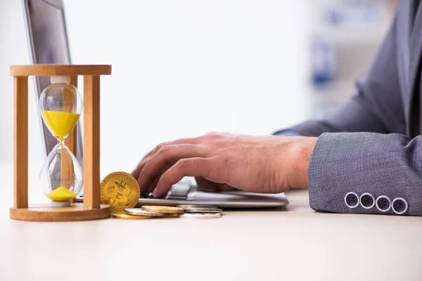 Young man earning money via Internet in time management concept — Stock Photo, Image