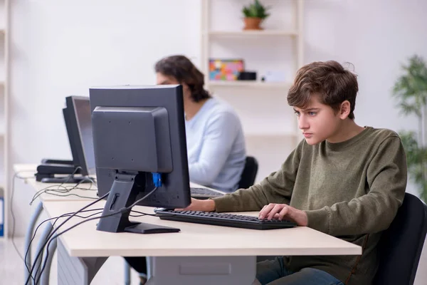 Vader en zoon in het concept — Stockfoto