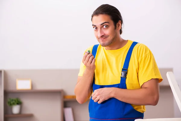 Young male carpenter stealing jewelry at home — Stock Photo, Image