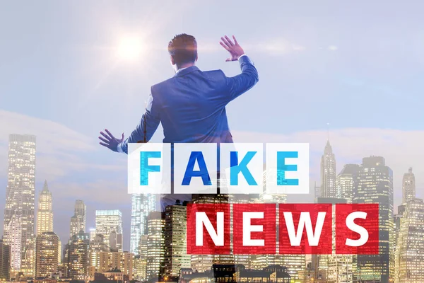 Fake news concept in informatie manipulatie concept — Stockfoto