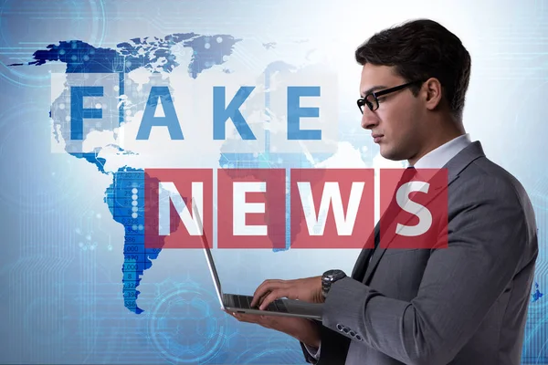 Concetto di fake news nel concetto di manipolazione dell'informazione — Foto Stock