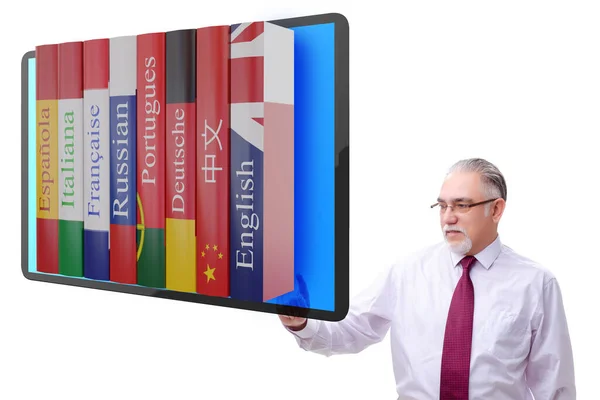 Apprendimento delle lingue online con l'uomo d'affari — Foto Stock