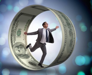 Hamster çarklı bir iş adamı dolarları kovalıyor.