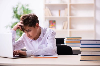 Sınıfta tele-eğitim konsepti.