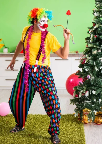 Lustiger Clown im Konzept der Weihnachtsfeier — Stockfoto