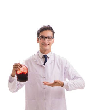 Kan bağışı konsepti olan doktor beyaza izole edilmiş.