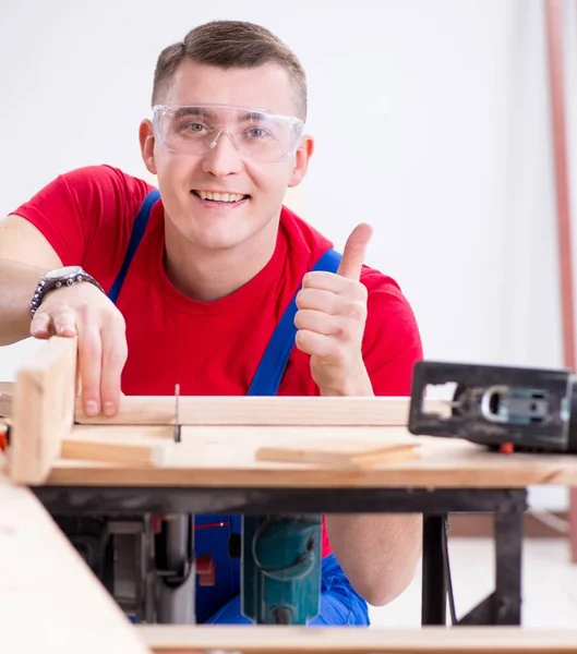 Entrepreneur travaillant dans l'atelier — Photo