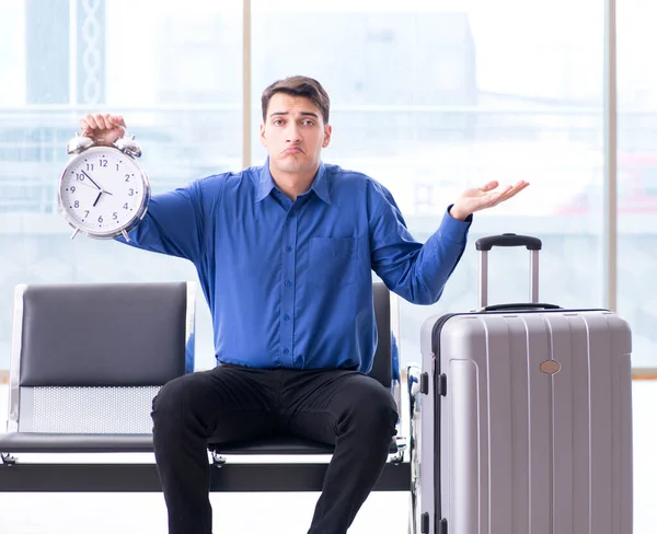 Man wairing to boarding in airport lounge room — Stock Photo, Image