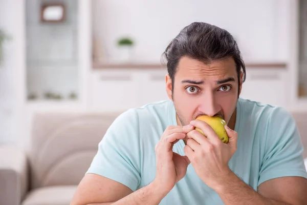 Young man suffering from toothache — Stock Photo, Image