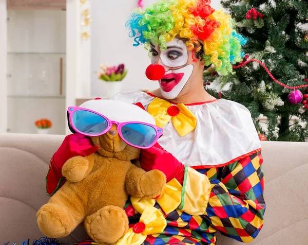 Rolig clown i jul firande koncept — Stockfoto