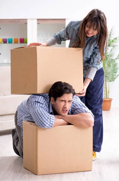 Young family moving in to new apartment after paying off mortgag — Stock Photo, Image