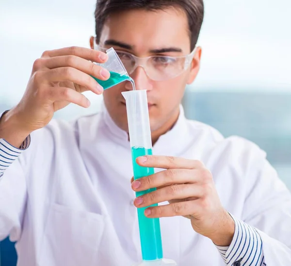 Young chemist student working in lab on chemicals — Stock Photo, Image