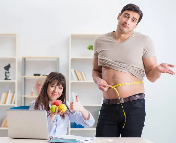 Doctor dietician giving advices to fat overweight patient — Stock Photo, Image