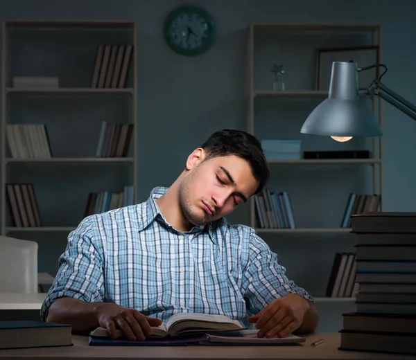 Student preparing for exams late at night — Stock Photo, Image