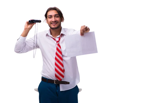 Jovem empregado masculino segurando binóculos e papel — Fotografia de Stock