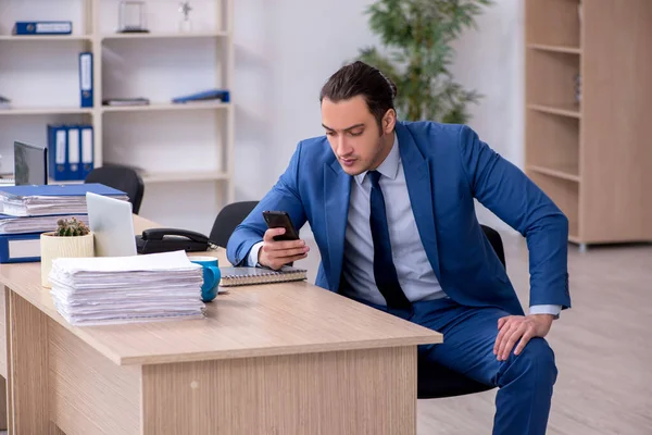 Businessman working in the office — Stock Photo, Image