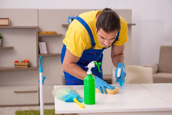 Young male contractor cleaning the house — Stock Photo, Image