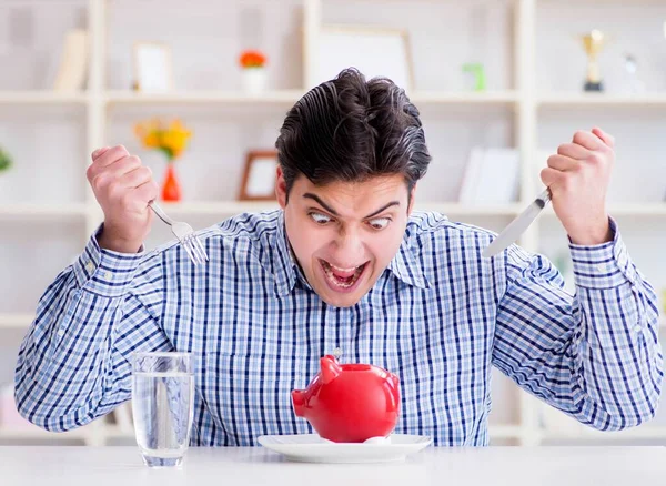 Mann geht in Restaurant das Geld aus und nutzt Ersparnisse aus — Stockfoto