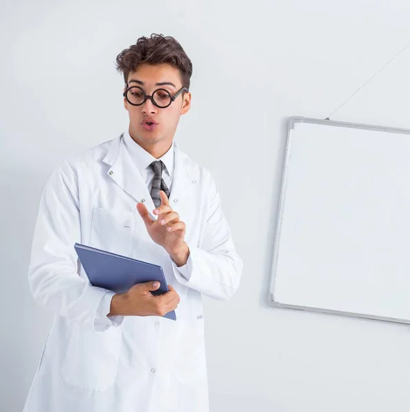Rolig läkare forskare gör presentation på sjukhus — Stockfoto