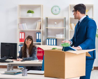 İşinden kovulan kişi.