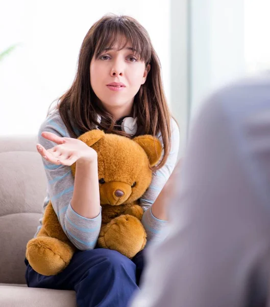 Patient visiting psychiatrist doctor for examination — Stock Photo, Image