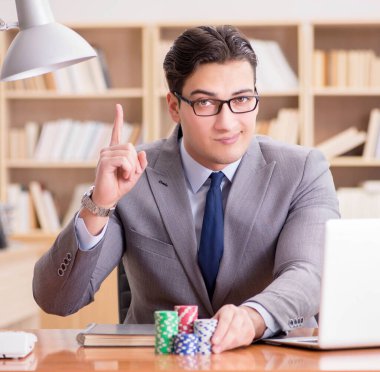 İşadamı işte kumar oynuyor.