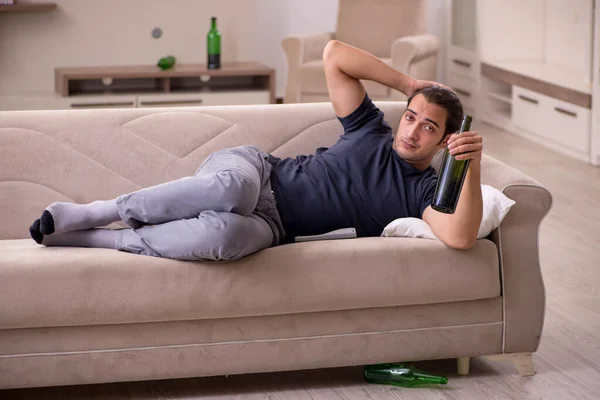 Young male alcoholic suffering at home — Stock Photo, Image