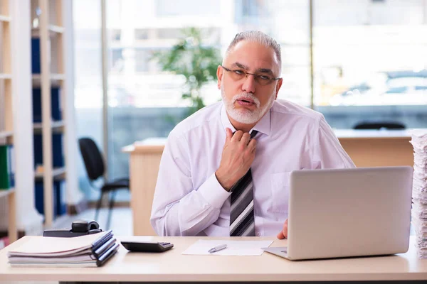 Aged businessman employee unhappy with excessive work — Stock Photo, Image