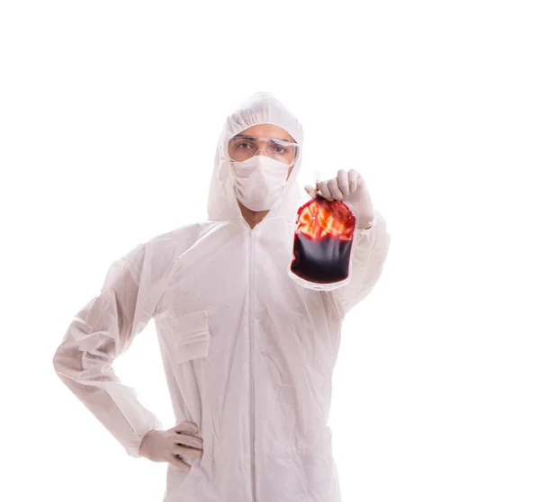 Epidemioloog met bloedmonster geïsoleerd op witte achtergrond — Stockfoto
