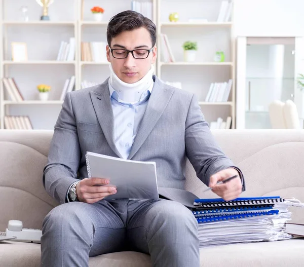 Man in neck brace cervical collar working from home teleworking — Stock Photo, Image