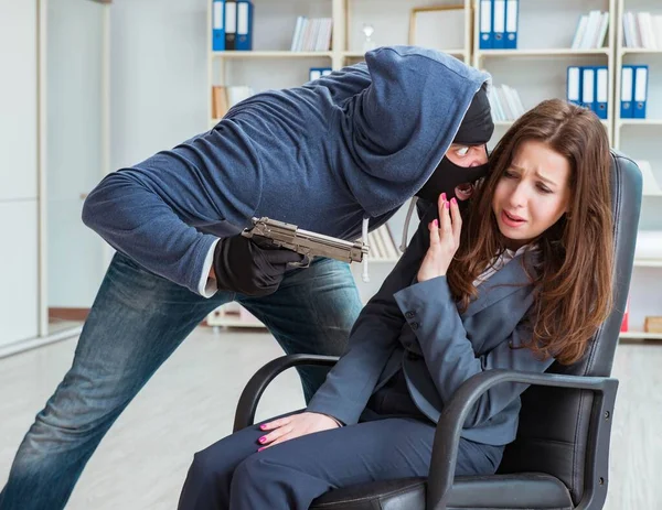 Criminal taking businesswoman as hostage in office — Stock Photo, Image