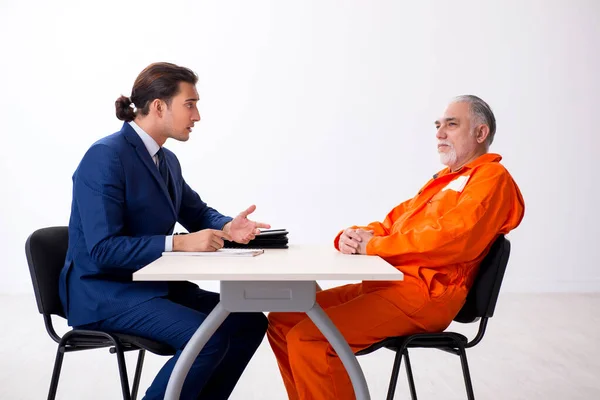 Old captive meeting with advocate in pre-trial detention