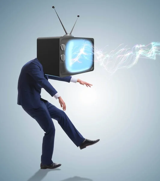 Media zombie koncepcja z człowiekiem i telewizorem zamiast głowy — Zdjęcie stockowe
