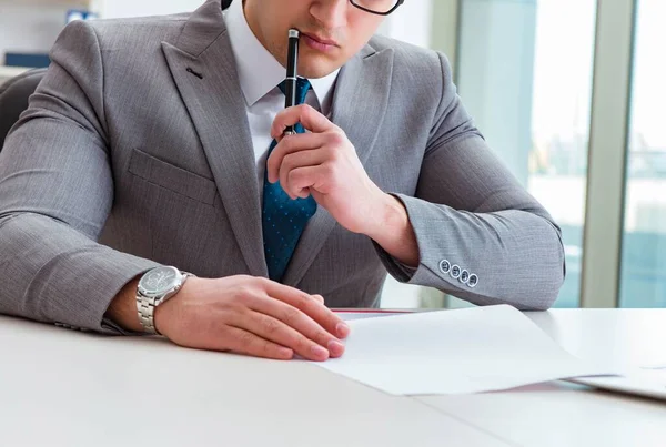 Businessman signing business documents in office — Stock Photo, Image