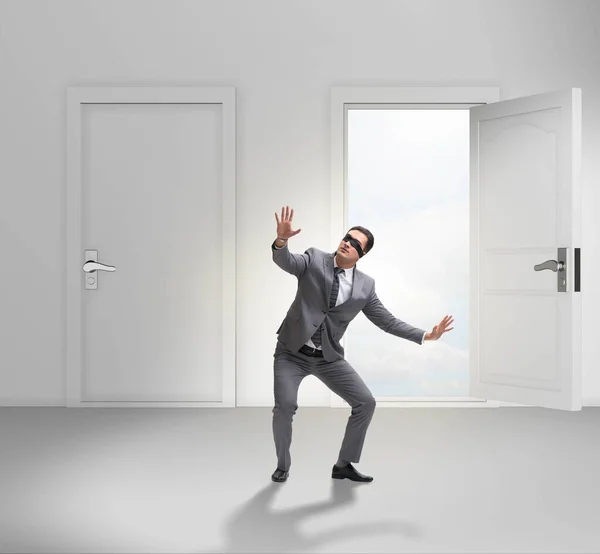 Confused businessman in front of doors — Stock Photo, Image