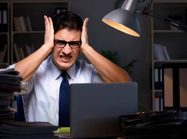 Young businessman working overtime late in office — Stock Photo, Image