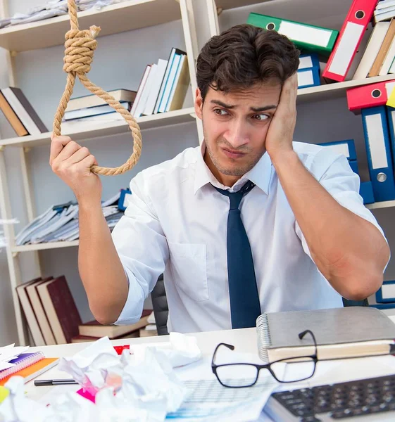 Occupato uomo d'affari frustrato arrabbiato in ufficio — Foto Stock