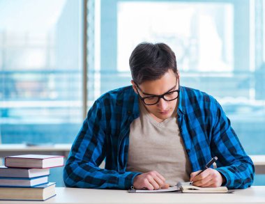 Üniversitede ders sırasında öğrenci