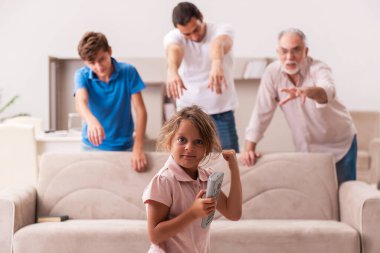 Salgın sırasında evde üç nesil