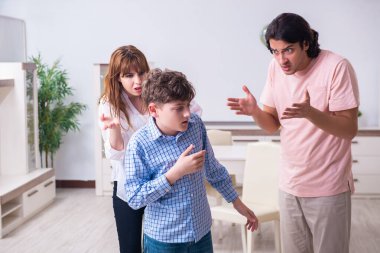 Karı-koca ve çocukla aile içi anlaşmazlık
