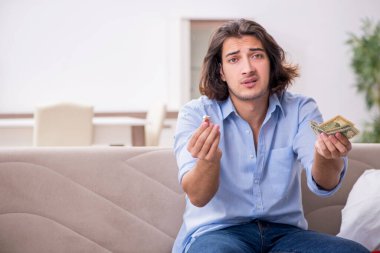 Karşılıksız aşk kavramındaki zavallı genç adam.