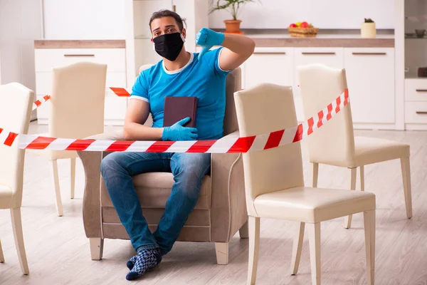 Young male student preparing for exams during pandemic at home — Stock Photo, Image