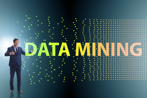 Concepto de big data y minería de datos con empresario — Foto de Stock