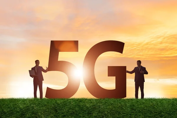 5G 네트워크 컨셉트와 실루엣 — 스톡 사진