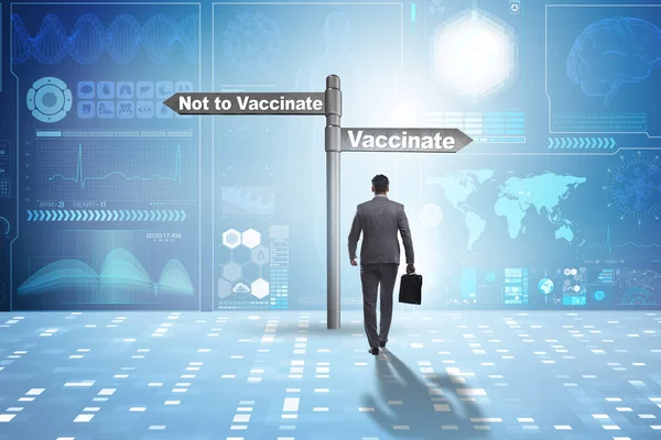 Uomo d'affari di fronte al dilemma della vaccinazione — Foto Stock
