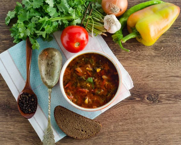 Bol de soupe traditionnelle Borscht sur la table — Photo