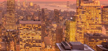 Günbatımında New York Manhattan manzarası