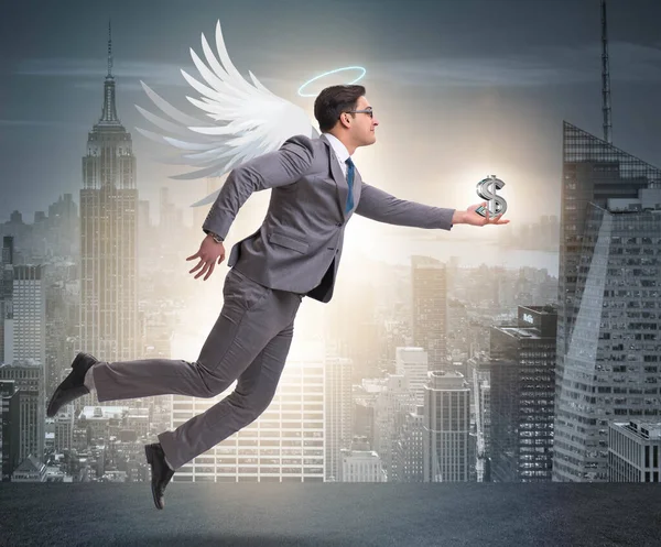 Ангел инвестор концепции с бизнесменом с крыльями — стоковое фото